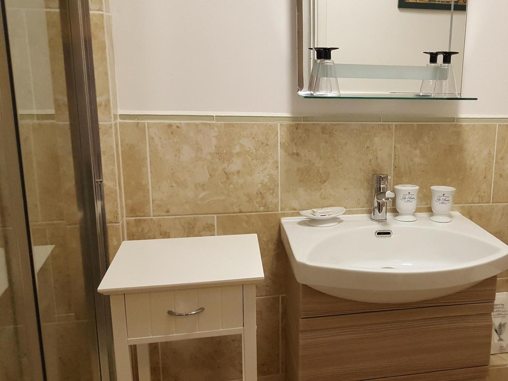 White Guest House Bath Pokoj fotografie